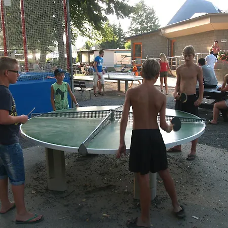 キャンプ場 Rustical Deluxe - Hexenhaeuschen Echternacherbruck