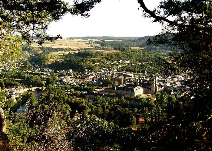 キャンプ場 Rustical Deluxe - Hexenhaeuschen Echternacherbruck