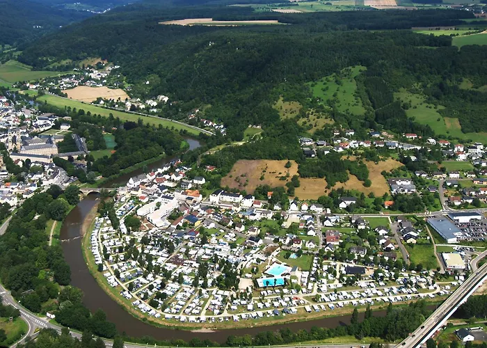 キャンプ場 Rustical Deluxe - Hexenhaeuschen Echternacherbruck