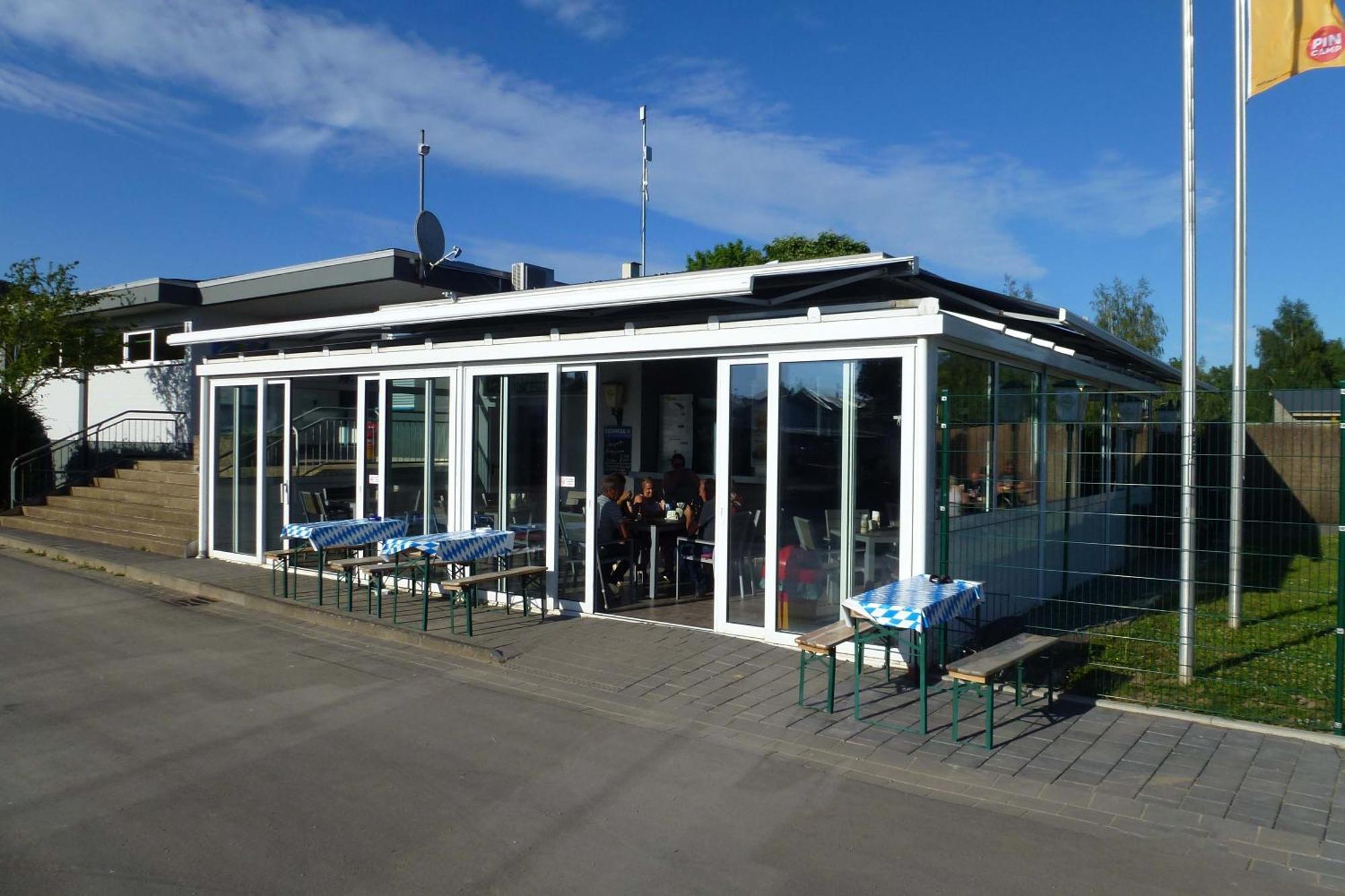 Camping Rustical Deluxe - Hexenhaeuschen Echternacherbruck, Duitsland ...
